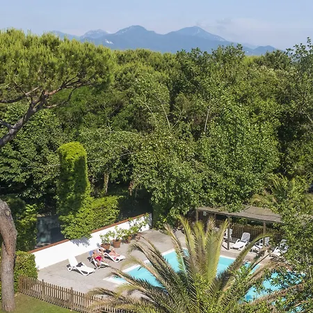 Otel La Bussola Marina di Massa